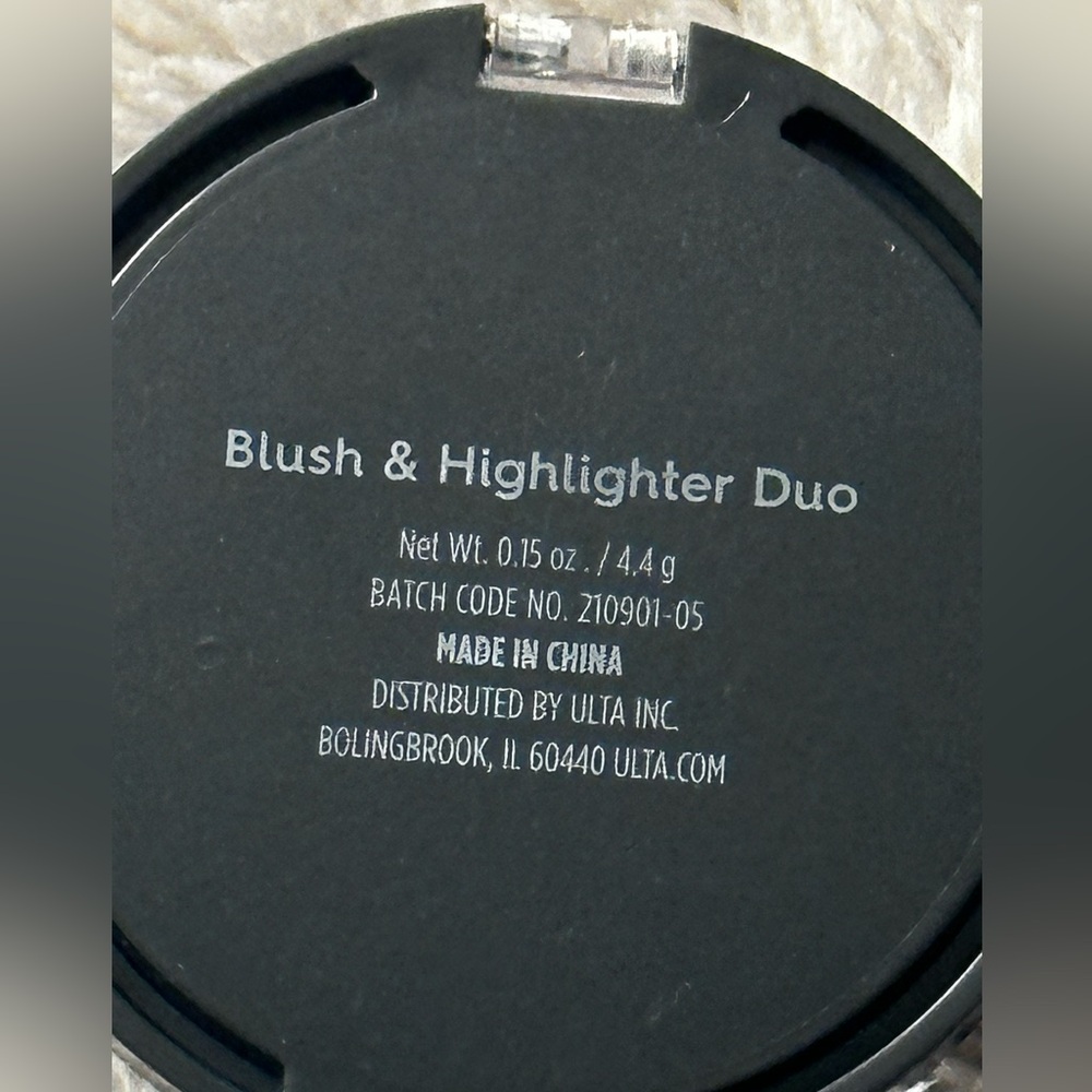 Ulta Beauty blush and highlighter duo - Picture 2 of 3